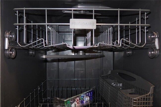 Building Photo - 1808 Harpoon Dr