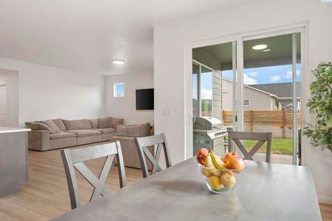 Building Photo - 308 Ruby Ave