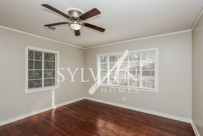 Building Photo - Carve Out a Great Life Here!
