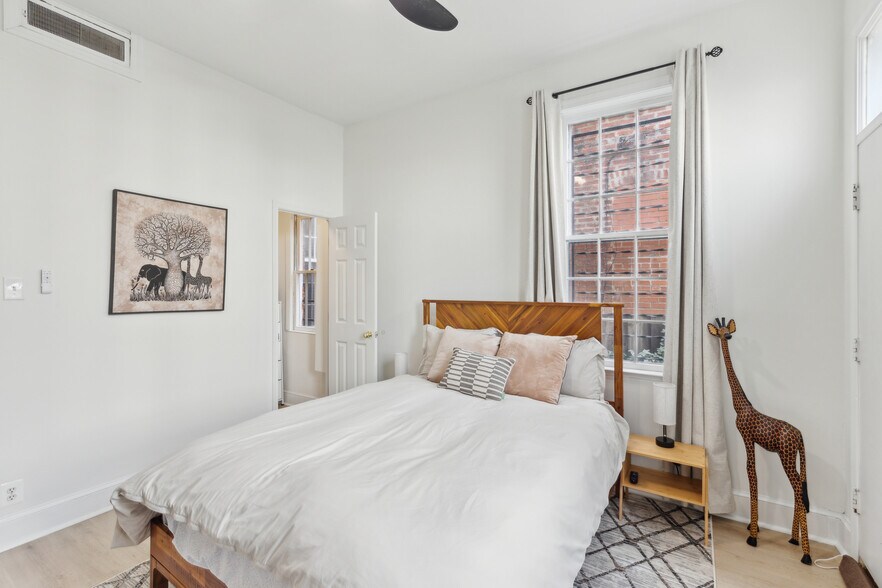 Building Photo - 134 F St SE