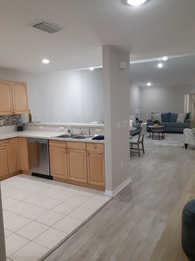 Building Photo - Stunning Short Term Rental!