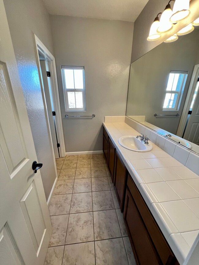 Building Photo - Gated AVALON--