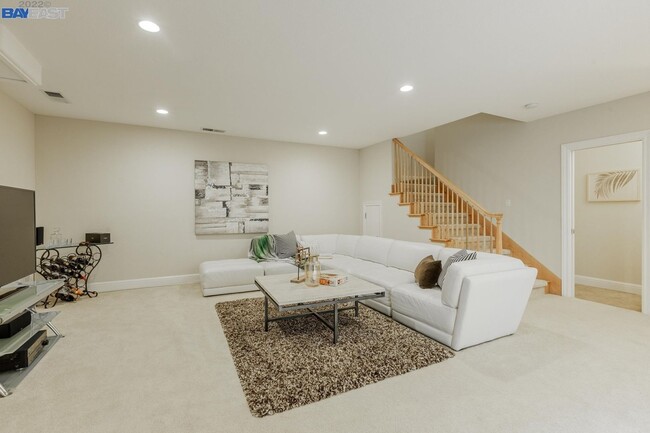 Building Photo - Live Exceptionally in This Peaceful Willow Glen Executive Home; 4 bed/ 4.5 bath