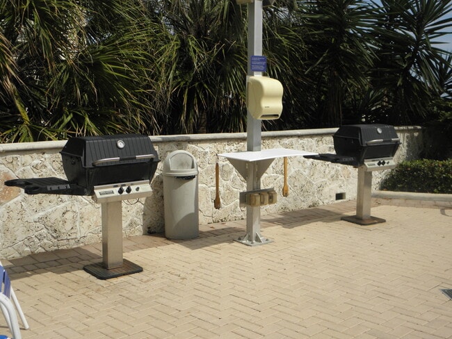 Building Photo - 300 Ocean Trail Way