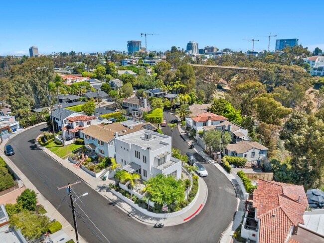 Building Photo - 2700 Barnson Pl