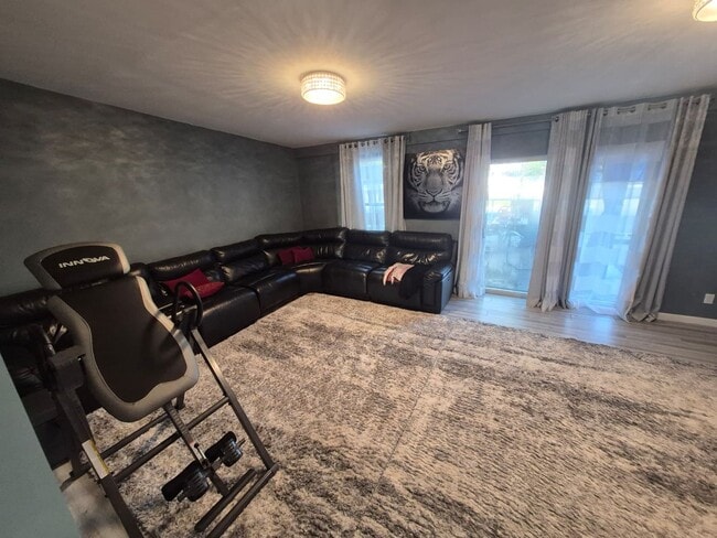 Building Photo - 65 Miriam Dr