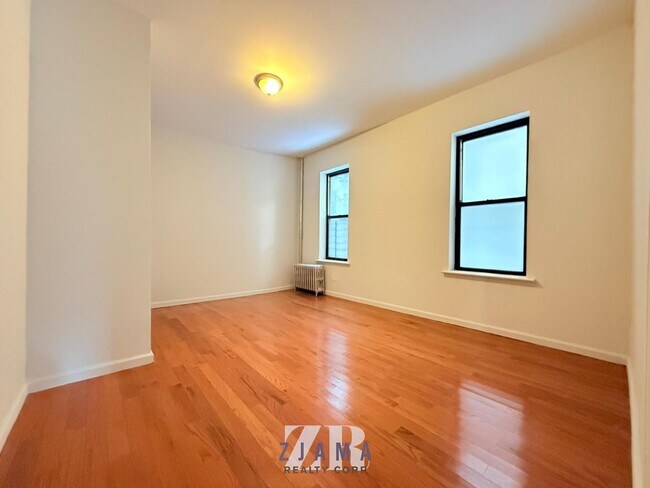 Building Photo - 170 Parkside Ave