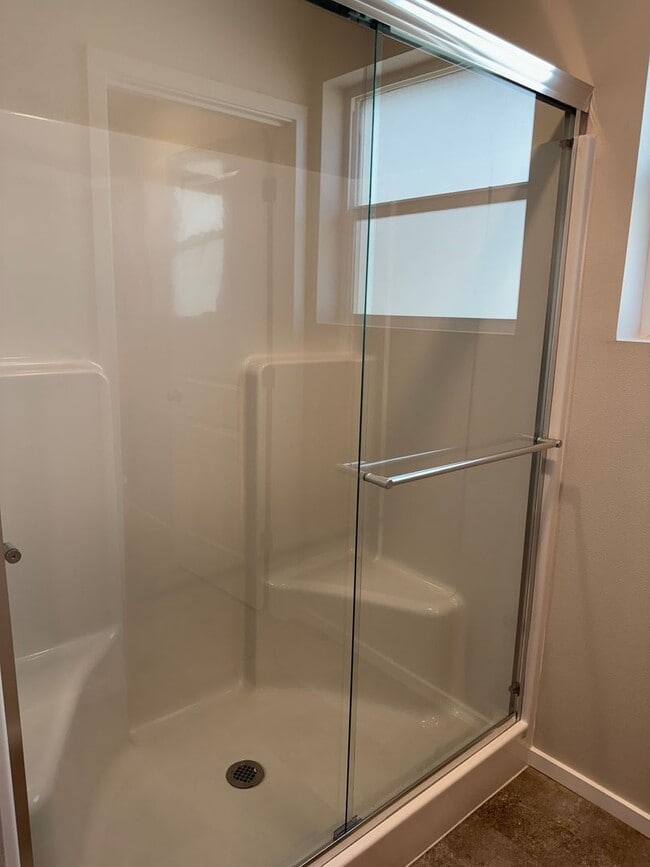 Building Photo - 4 bedroom 2.5 bathroom in Marcola Meadows!