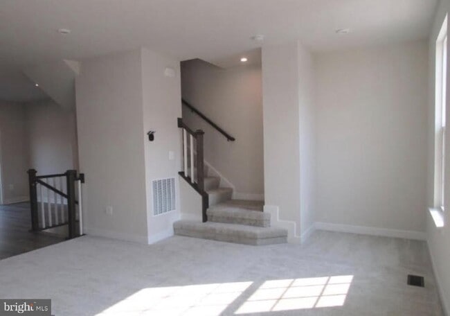 Building Photo - 1744 Scenic Lp