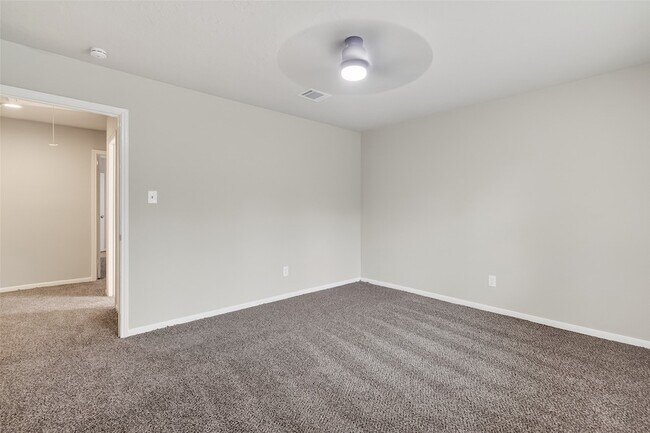 Building Photo - 2402 Oak Shores Dr