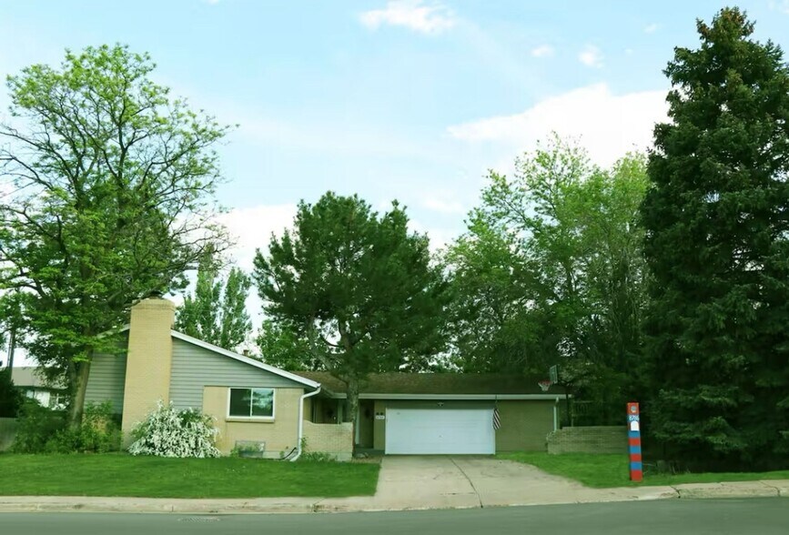 Primary Photo - 8786 E Girard Ave