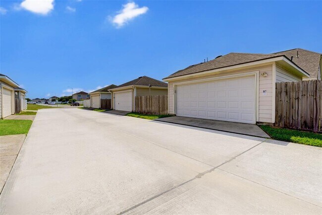 Building Photo - 3930 Mossy Pl Ln