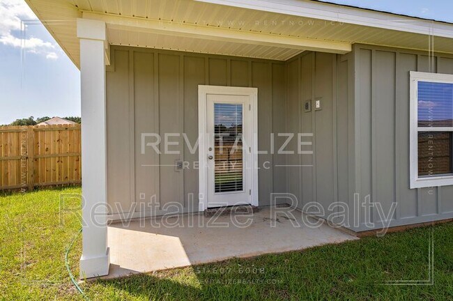 Building Photo - 13658 Addison Pl