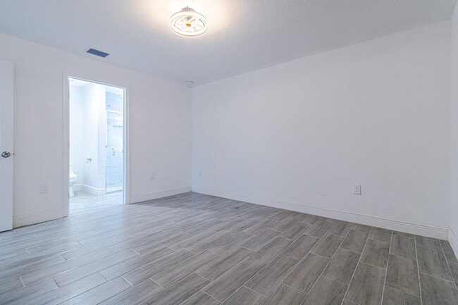 Building Photo - 163 W Blue Heron Blvd