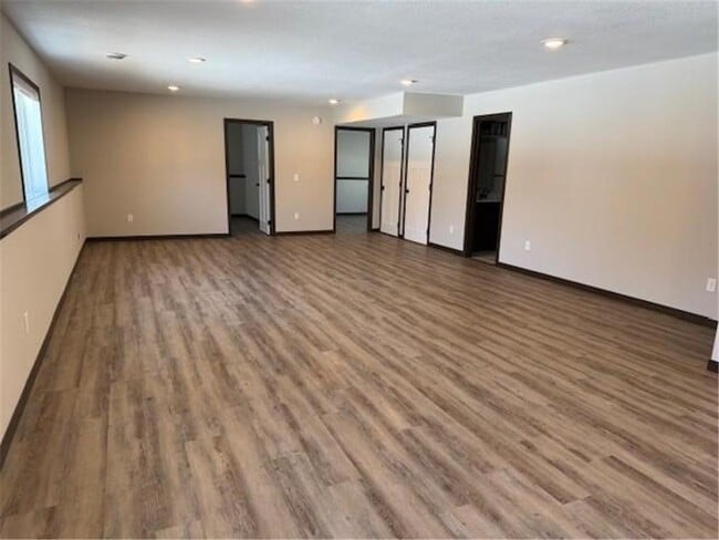 Building Photo - 614 Dillon Ave N