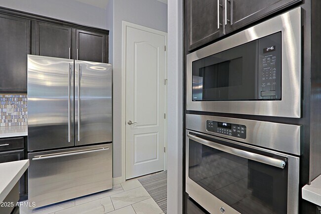 Building Photo - 7350 E Vista Bonita Dr