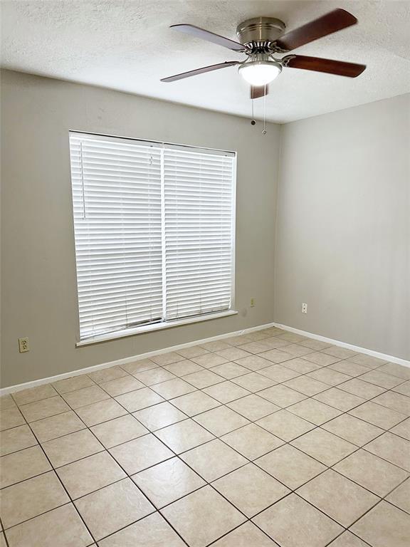 Building Photo - 2402 Spring Dusk Dr