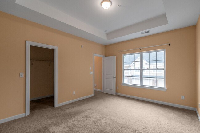 Building Photo - Beautiful Condo Minutes from Ballantyne wi...