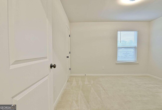 Building Photo - 504 Albertson Ave
