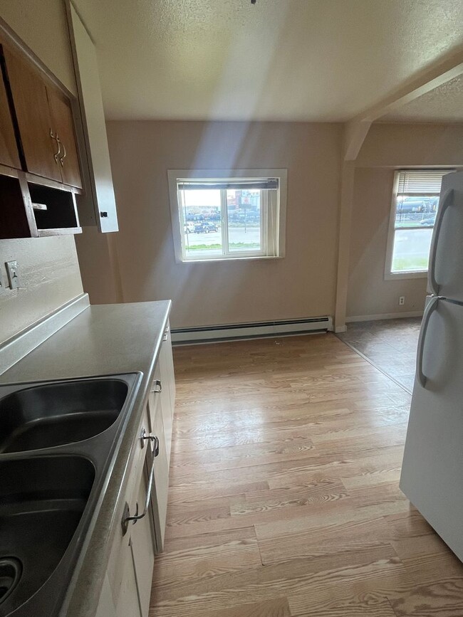 Building Photo - 3 bedroom 2 bathroom house