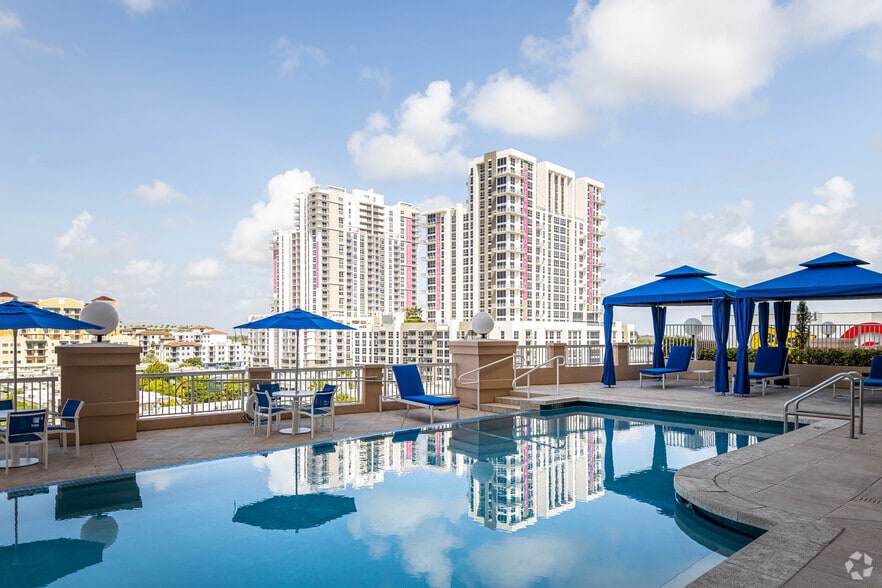 Building Photo - Green House at Dadeland