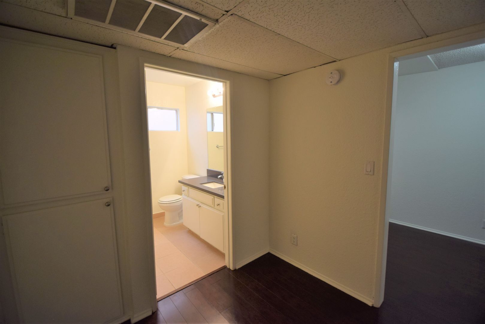Building Photo - 11045 La Maida St