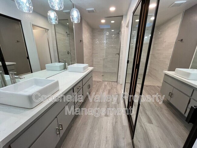 Building Photo - 41682 Aventine Ct