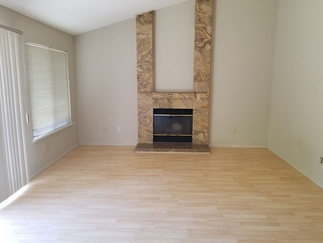 Building Photo - Clean 3 Bedroom , 2 Bathroom 1661 sqft. Br...