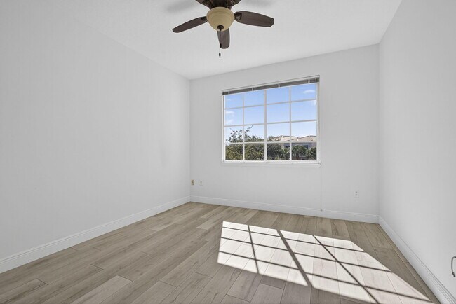 Building Photo - 5301 Myrtlewood Cir E