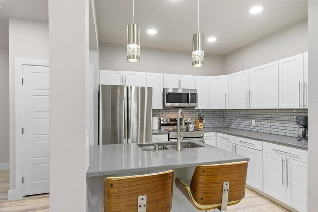 Building Photo - 24700 Whitney Dr