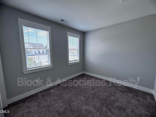Building Photo - 440 Douglas Falls Dr
