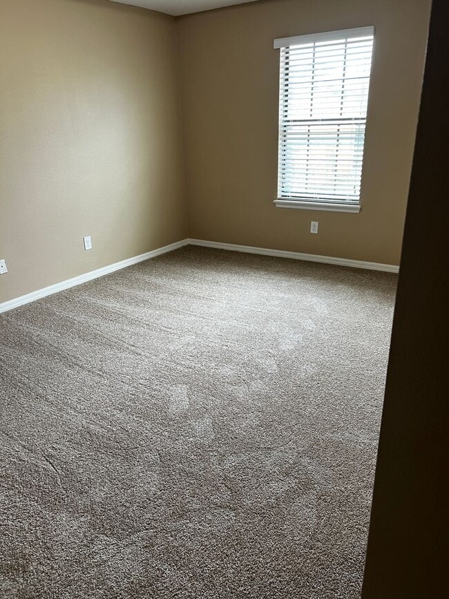 Building Photo - 3/2.5 Two-Story Townhouse with 1 Car Garage in Gated Community- Longwood!