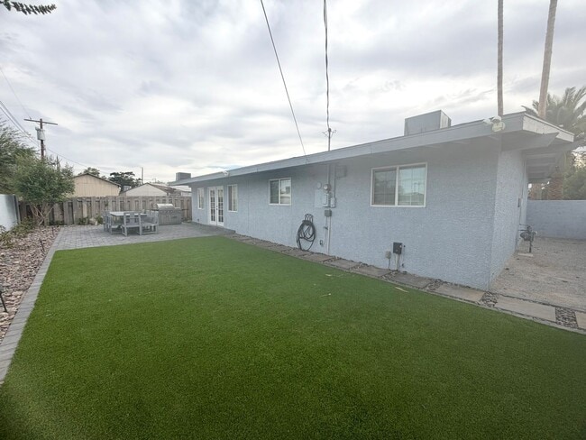 Building Photo - **$500 OFF MOVE IN BY 07/31/2026**Charming Single-Story Home with No HOA & Beautiful Outdoor Living!