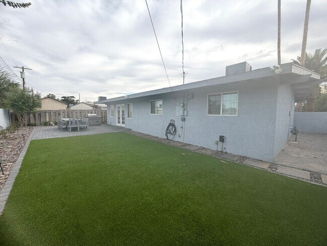 Building Photo - 700 N 22nd St