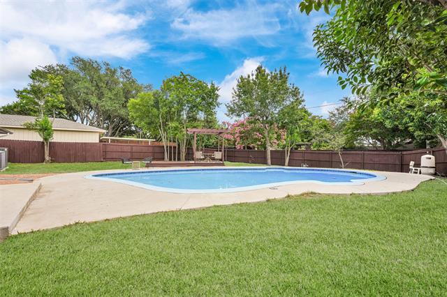 Building Photo - 6910 Midcrest Dr