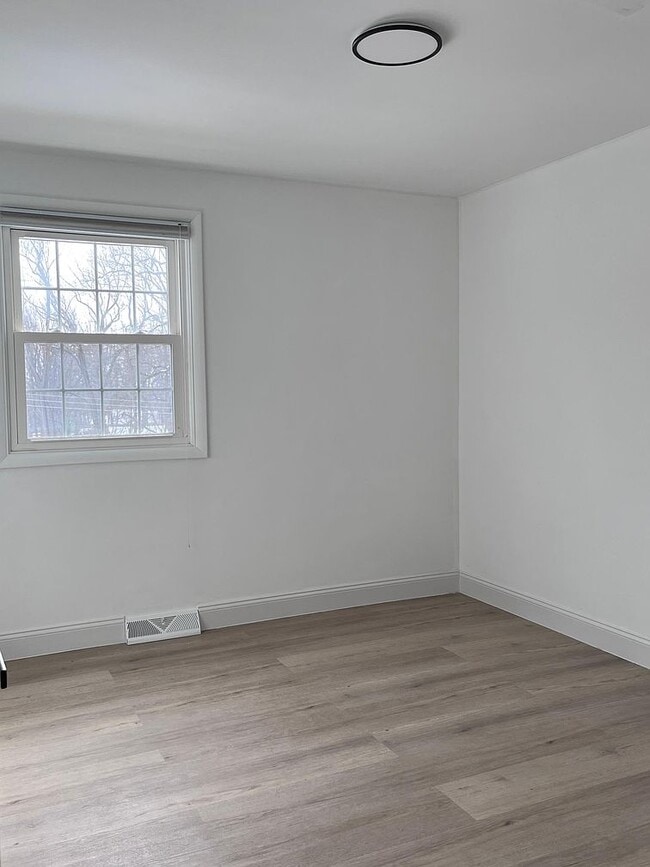 Building Photo - 1543 Ashby Rd