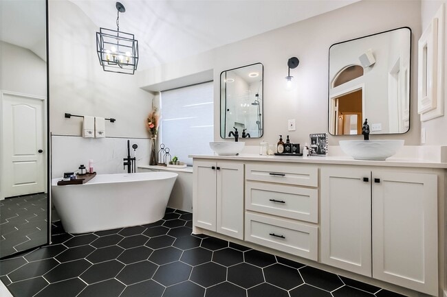 Building Photo - 10010 Forest Spring Ln