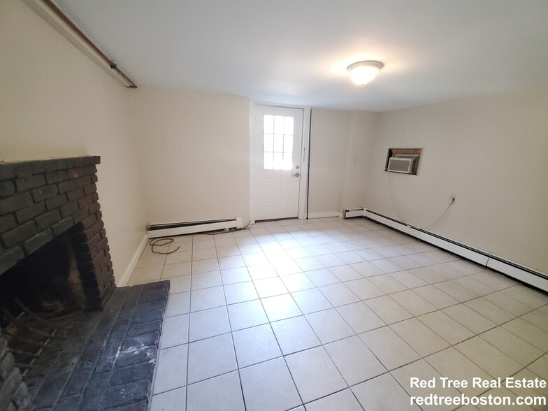 Building Photo - 13 Suffolk St