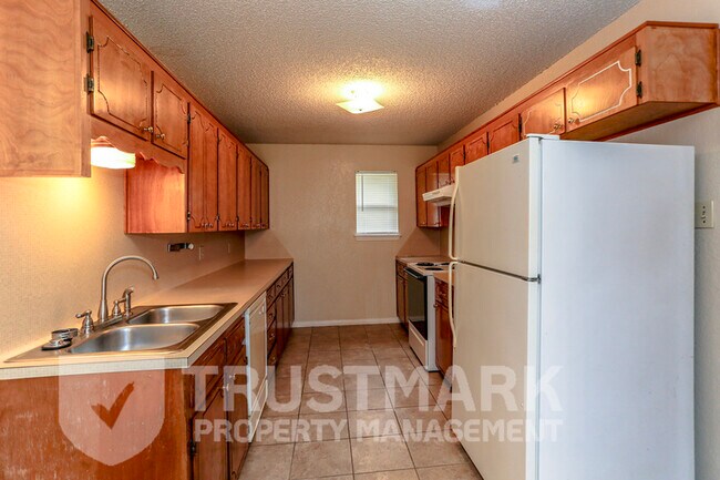 Building Photo - 2110 El Dorado Dr