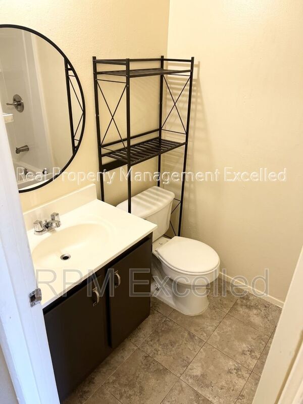 Building Photo - 5631 16th Ave SW