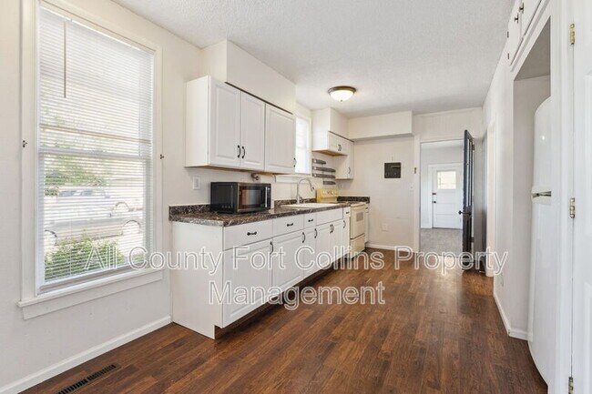 Building Photo - 403 E 3rd St