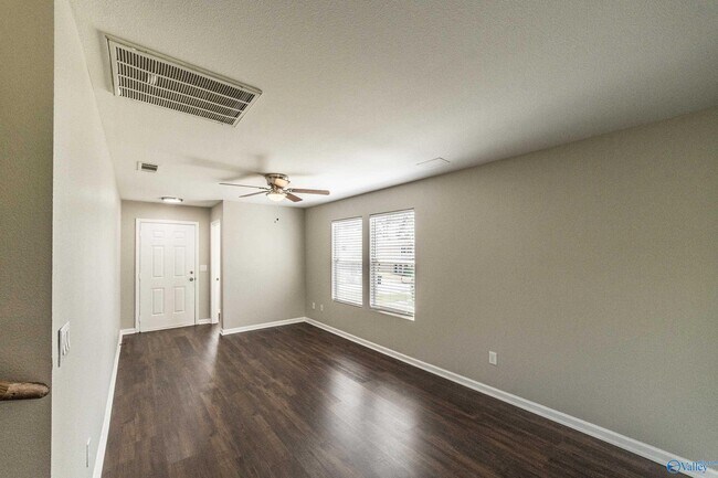 Building Photo - 217 Whitestone Dr NE