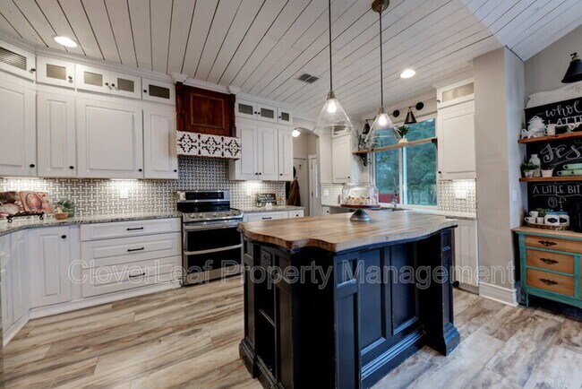 Building Photo - 28035 Delafield Dr