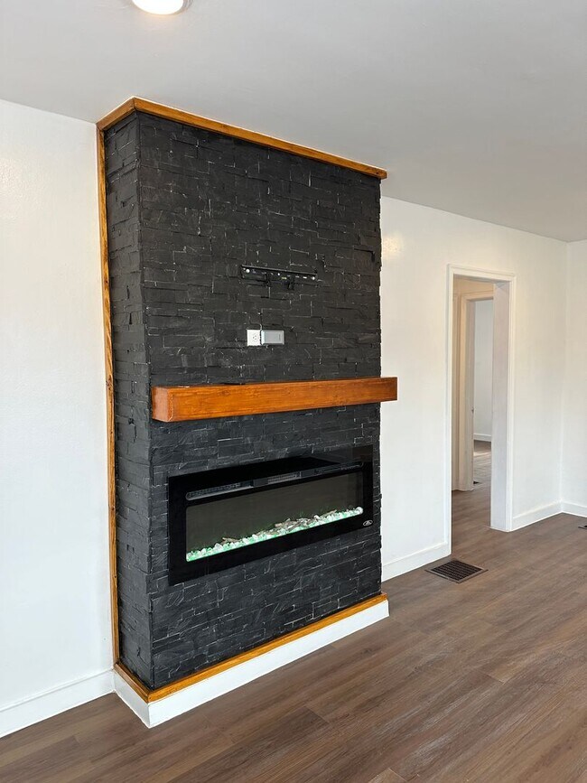 Building Photo - Immediate Move-In! Renovated 2BR House Near Ball State w/ Fireplace & Outdoor Space