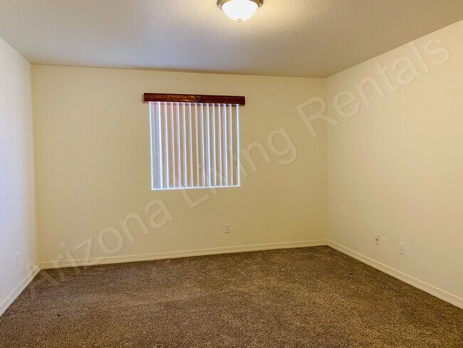 Building Photo - BEAUTIFUL 3 BEDROOM 2 CAR GARAGE HOME