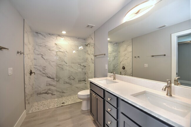 Building Photo - 231 SW 47th Ter