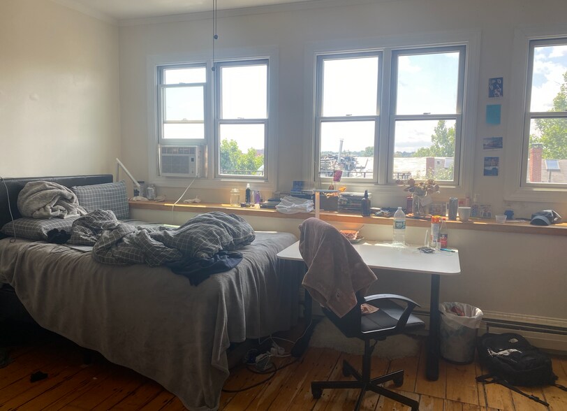 Building Photo - 519 Massachusetts Ave