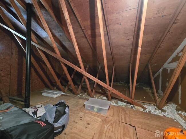 Building Photo - 115 Willett Ave