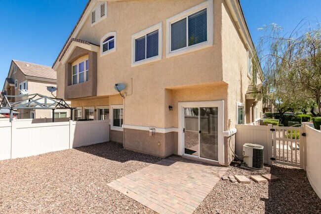 Building Photo - Great townhome in Henderson Gated Community with a 2 car attached garage and backyard
