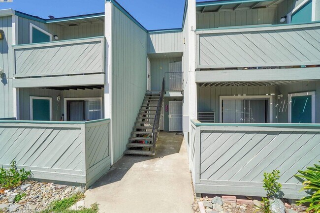 Building Photo - 3670 Silver Oaks Way